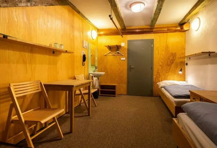 اتاق اکونومی با حمام مشترک, A Hostel Zámecký Pivovar Litomyšl