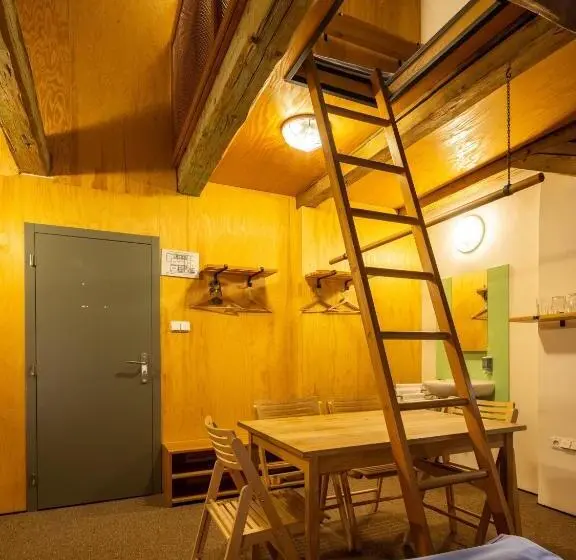 اتاق چهار تخته با دستشویی مشترک, A Hostel Zámecký Pivovar Litomyšl