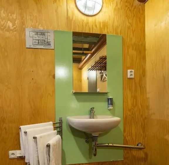 اتاق چهار تخته با دستشویی مشترک, A Hostel Zámecký Pivovar Litomyšl