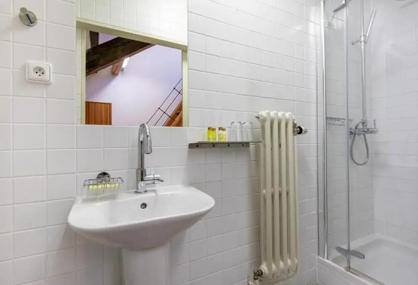 اتاق استاندارد سه نفره, A Hostel Zámecký Pivovar Litomyšl