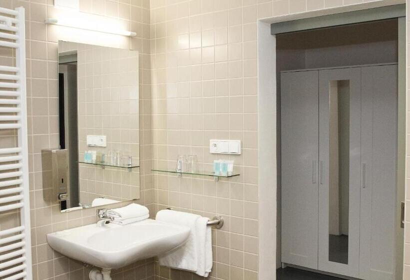 Номер Стандарт Адаптированный для Инвалидов, A Hostel Zámecký Pivovar Litomyšl