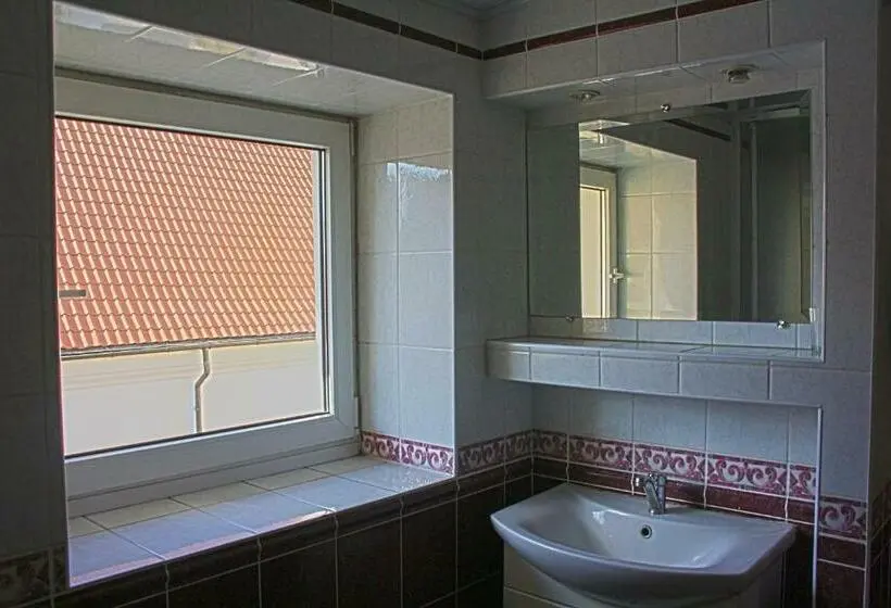 اتاق استاندارد, Mikalo House