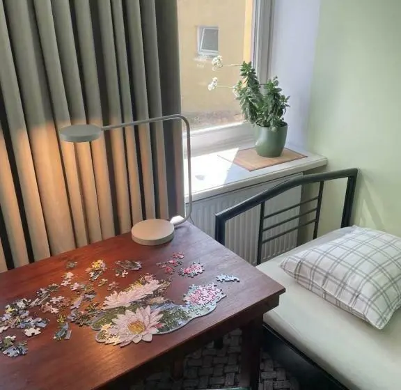 اتاق استاندارد با سرویس بهداشتی مشترک, Mikalo House