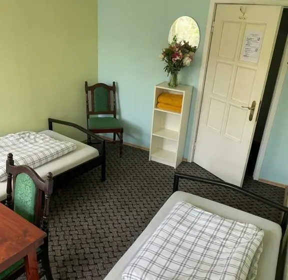 اتاق استاندارد با سرویس بهداشتی مشترک, Mikalo House