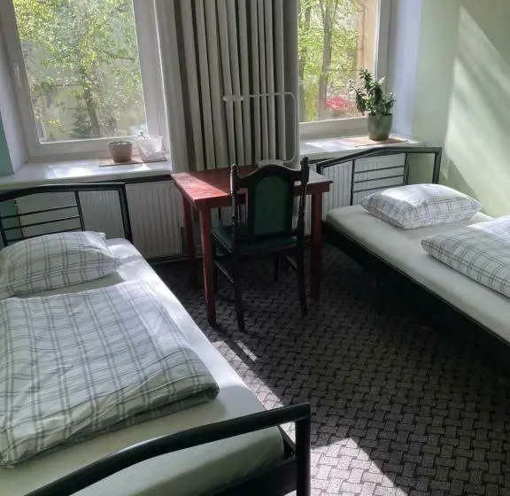 اتاق استاندارد با سرویس بهداشتی مشترک, Mikalo House