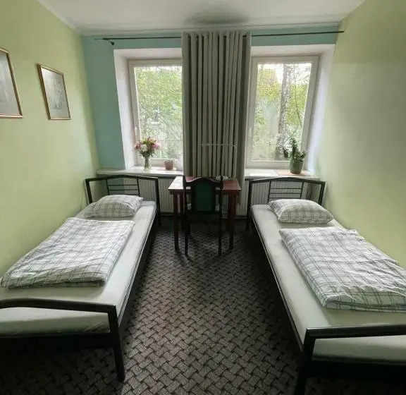 اتاق استاندارد با سرویس بهداشتی مشترک, Mikalo House