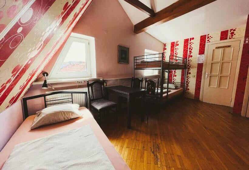 חדר סטנדרט, Mikalo House