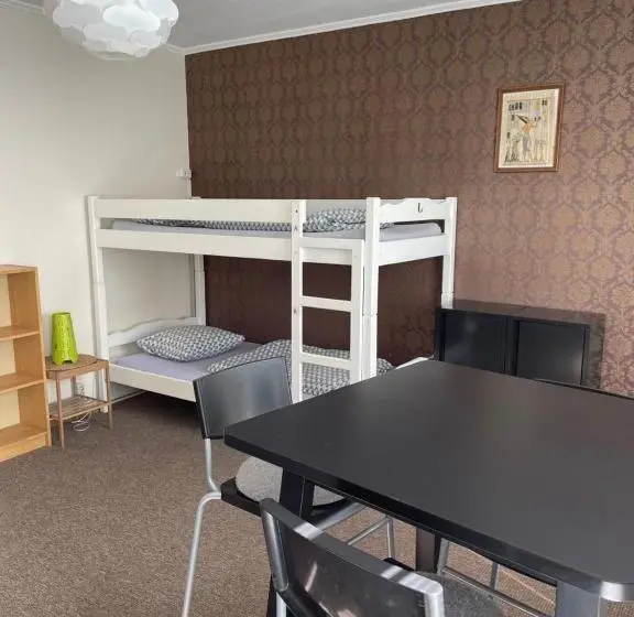 اتاق استاندارد چهارنفره با سرویس بهداشتی مشترک, Mikalo House