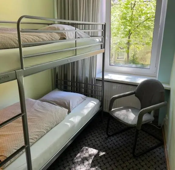 اتاق چهار تخته با دستشویی مشترک, Mikalo House