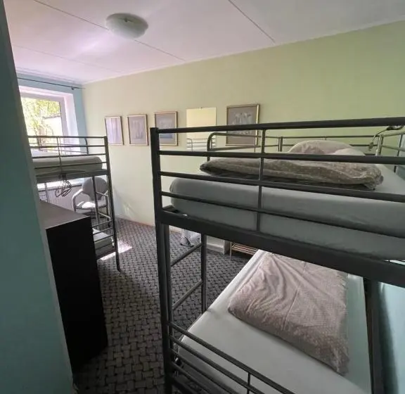 اتاق چهار تخته با دستشویی مشترک, Mikalo House