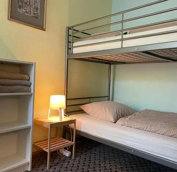 اتاق چهار تخته با دستشویی مشترک, Mikalo House