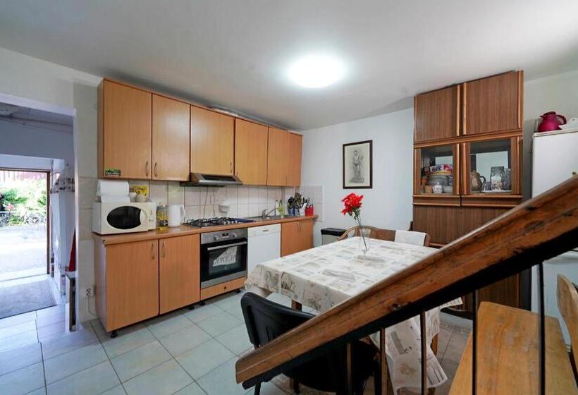 اتاق استاندارد چهار تخته, Skruzdėlynas