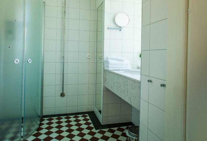 غرفة قياسية مزوَّدة بشُرفة, Kaptensvillan