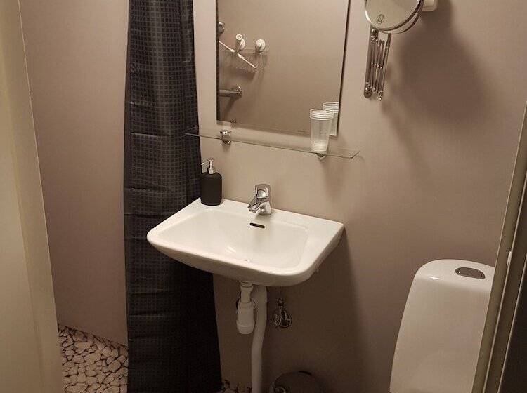 标准间, L Kong Christian