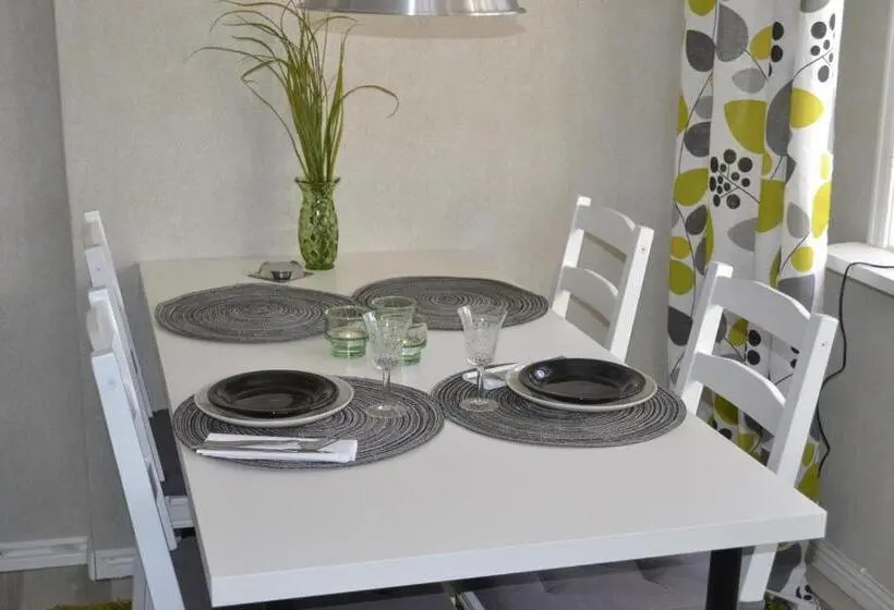 Talo 1 Makuuhuone, Ekeliden B&b