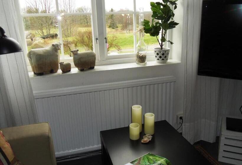 اتاق استاندارد سه نفره, Ekeliden B&b