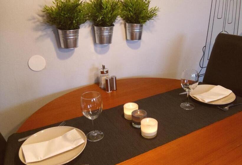 اتاق استاندارد سه نفره, Ekeliden B&b
