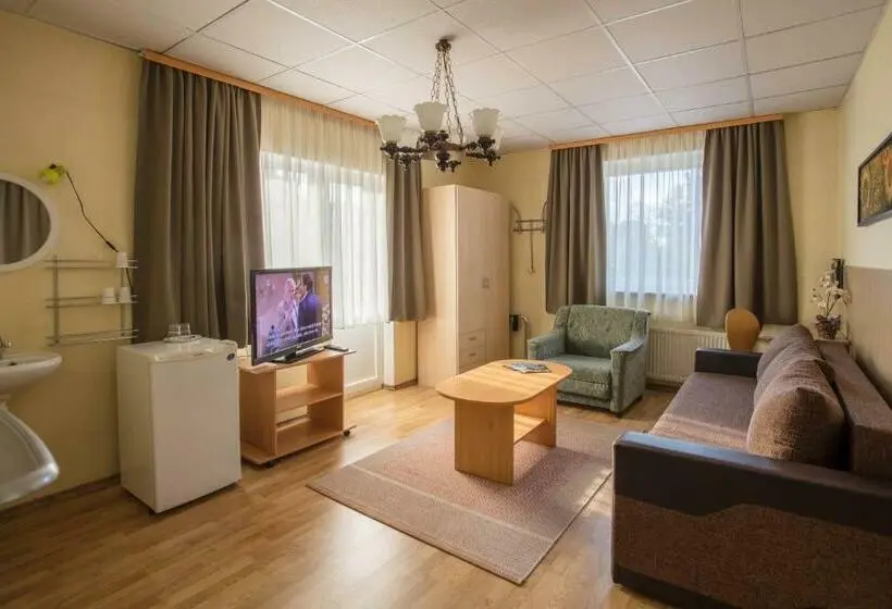 سوییت خانوادگی, Endla Hotell