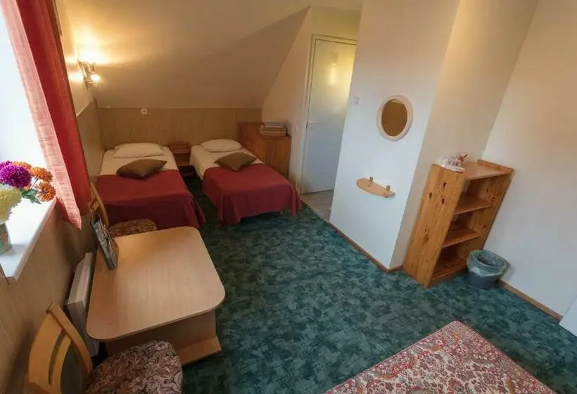 اتاق استاندارد سه نفره, Endla Hotell