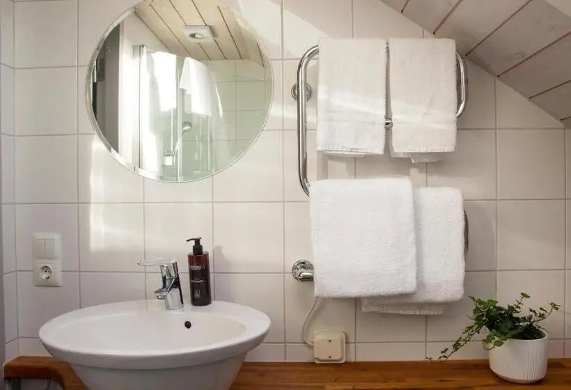 3ベッドルームハウス, Everts Sjöbods Bed & Breakfast