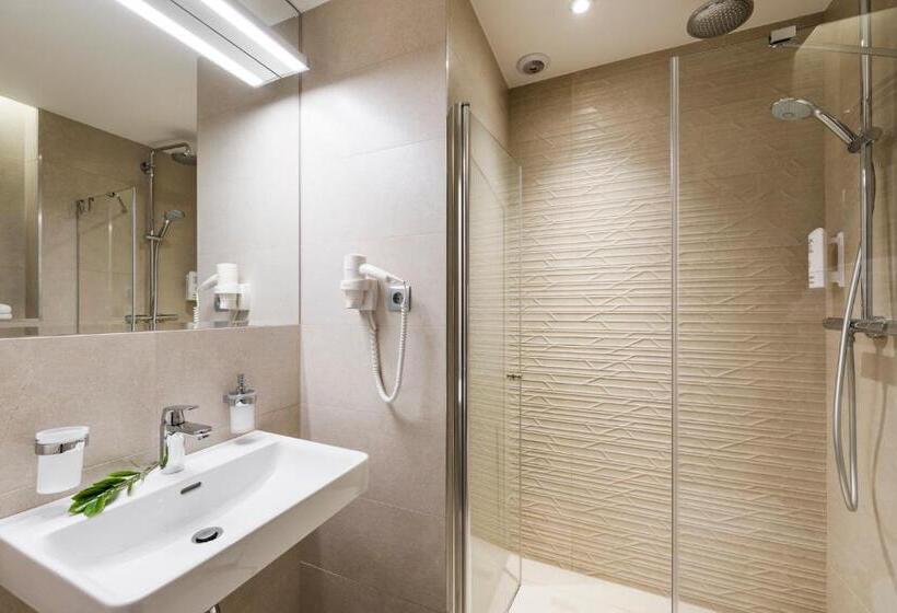 اتاق سوپریور, Big Stone