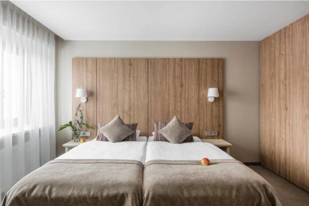 اتاق استاندارد, Big Stone