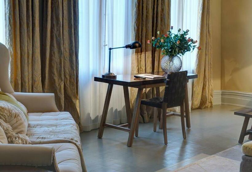 ジュニアスイート, Camillas Hus