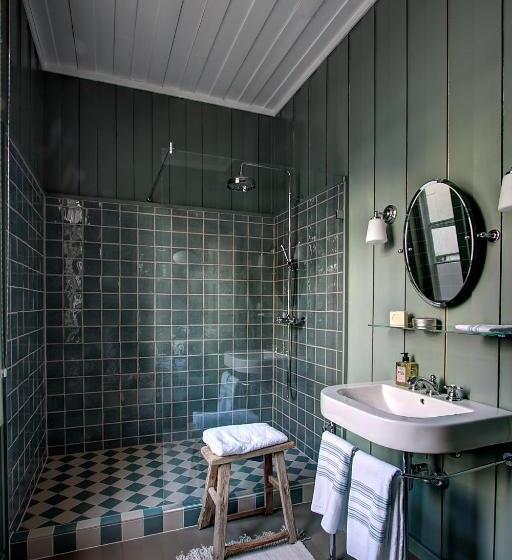 Quarto Estandar Individual, Camillas Hus