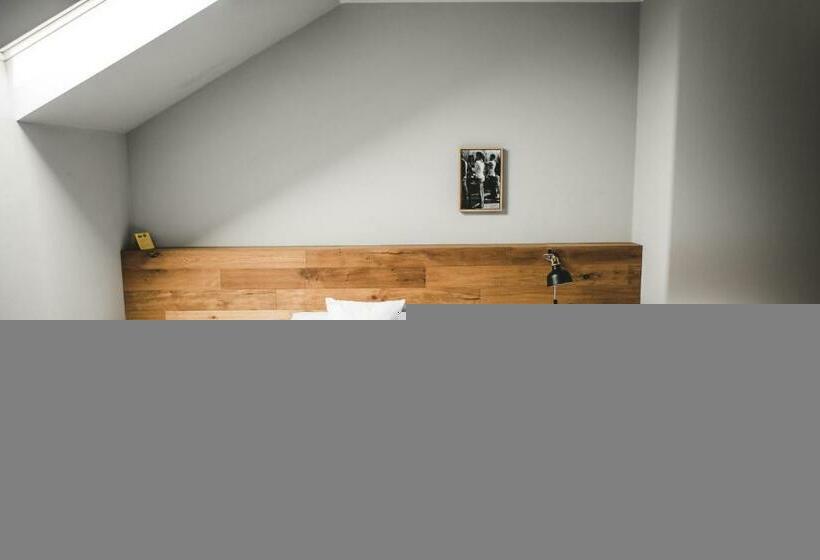 غرفة قياسية فردية, City.city