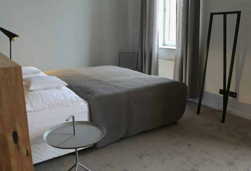 غرفة قياسية, City.city