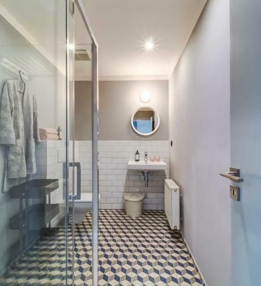 غرفة قياسية, City.city