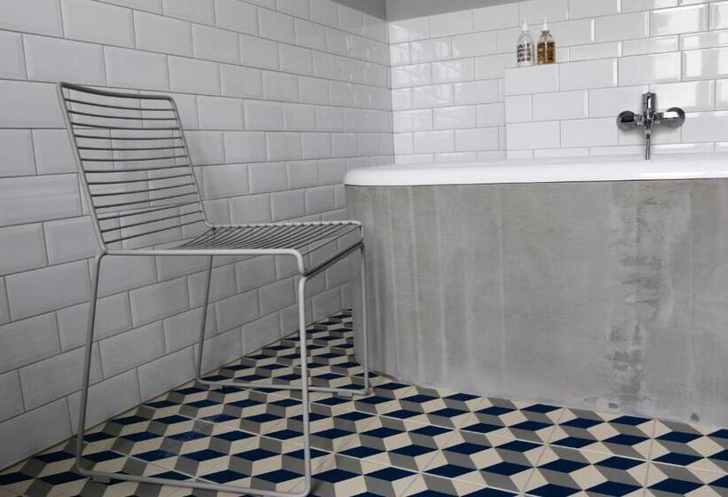 غرفة قياسية, City.city