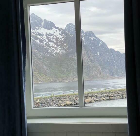 Номер Стандарт, Fast Hotel Henningsvær