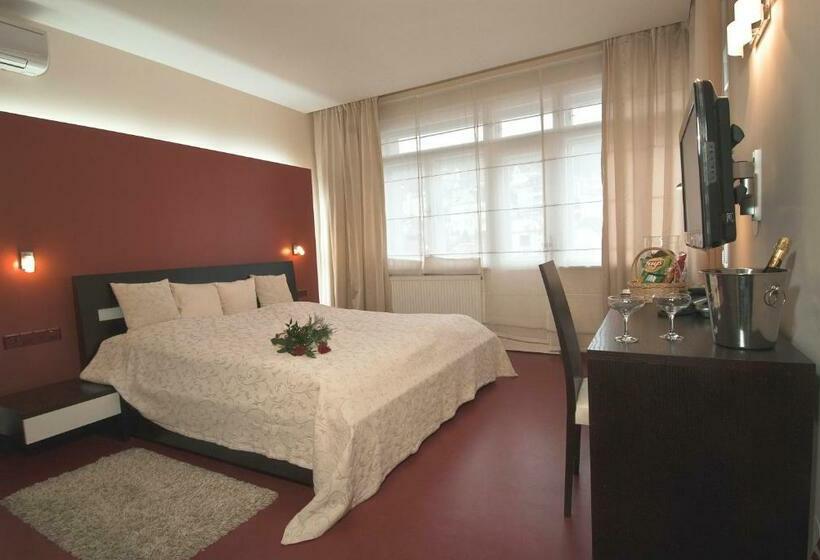 جناح مزوَّد بشرفة, Krystal