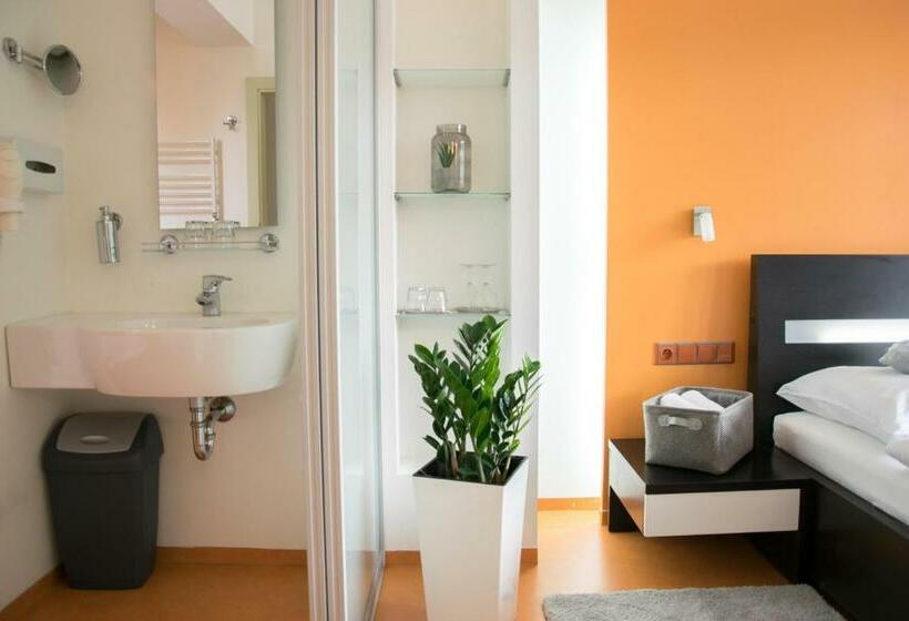 جناح مزوَّد بشرفة, Krystal