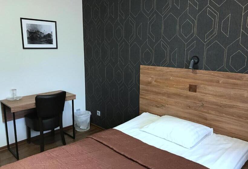 اتاق استاندارد یک نفره, L Wesenbergh