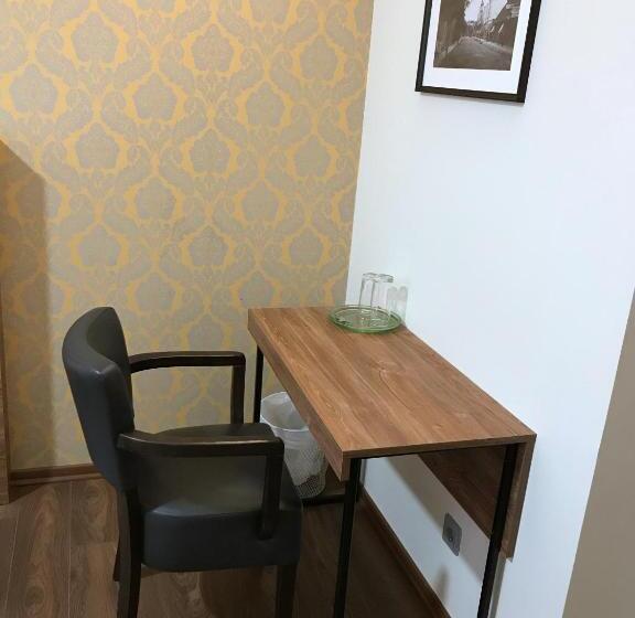 اتاق استاندارد, L Wesenbergh