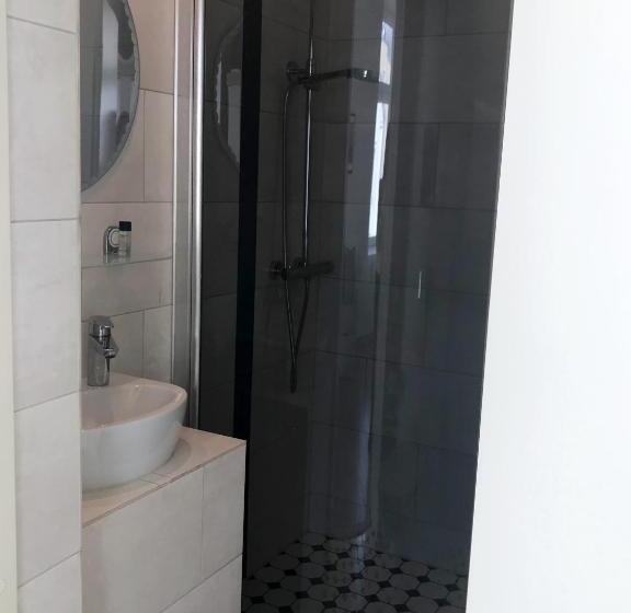 اتاق استاندارد, L Wesenbergh