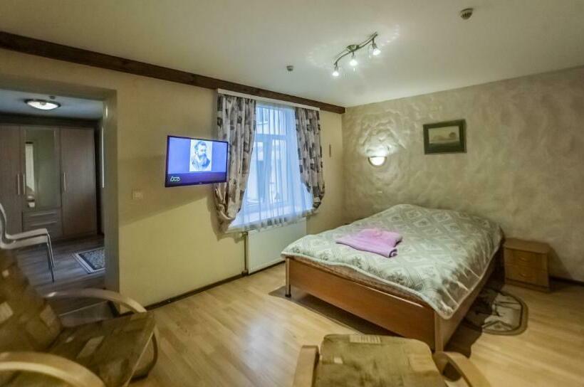 اتاق استاندارد, Leo