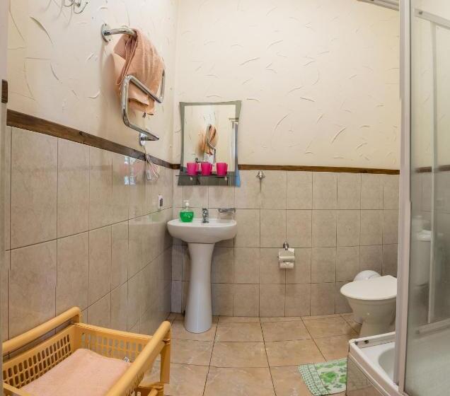 اتاق خانوادگی, Leo