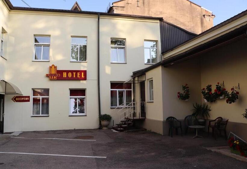 اتاق لوکس چهار تخته, Leo