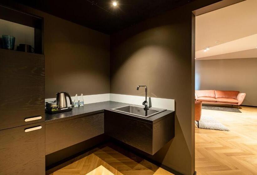 سوئیت با تخت بزرگ, Maestro Design