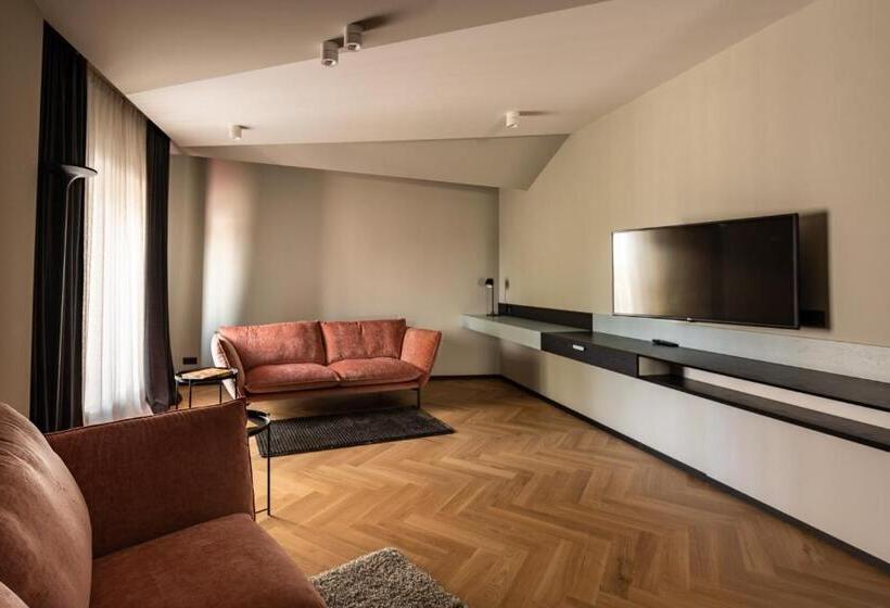 سوئیت با تخت بزرگ, Maestro Design