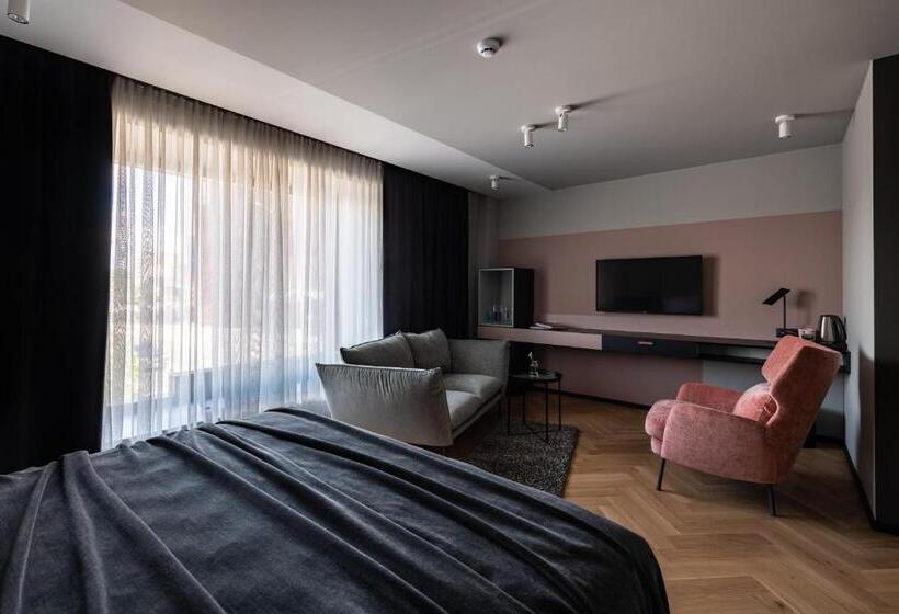 اتاق لوکس با تخت بزرگ, Maestro Design