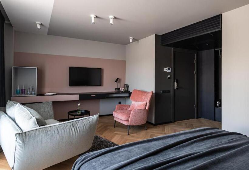 اتاق لوکس با تخت بزرگ, Maestro Design