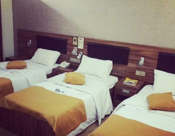 اتاق استاندارد سه نفره, Malito