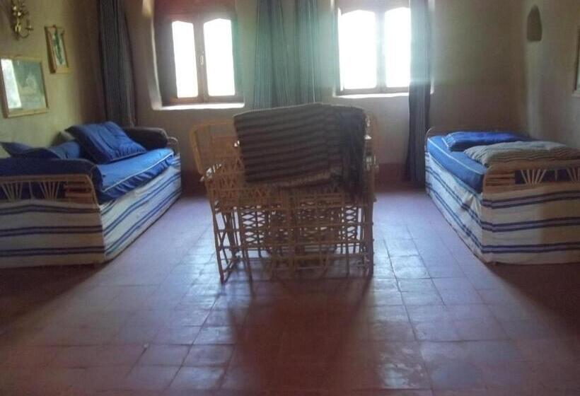 اتاق استاندارد سه نفره, Nour El Balad