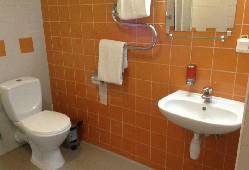 اتاق استاندارد سه نفره, Olimpiska Centra Ventspils