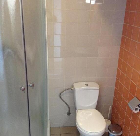 اتاق استاندارد سه نفره, Olimpiska Centra Ventspils