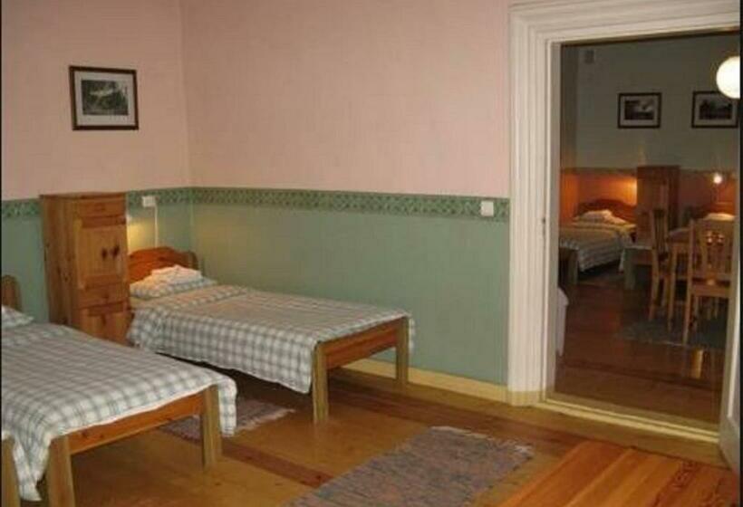 تختخواب در اتاق مشترک, Sagadi Manor